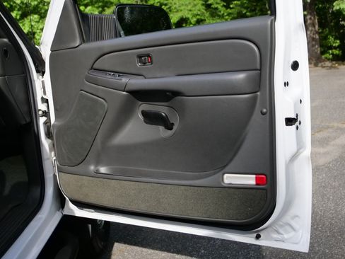 Used 2004 Chevrolet Silverado 2500 LS RWD image 25