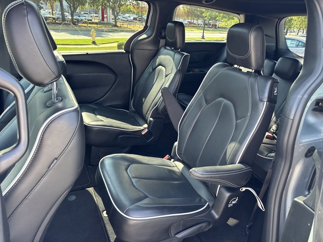 Used 2026 Chrysler Pacifica Limited FWD image 17