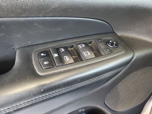 Used 2019 Jeep Grand Cherokee Altitude RWD image 15