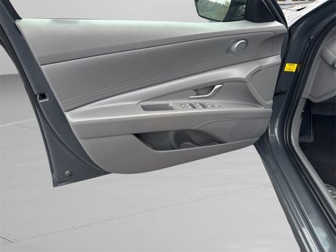 Used 2024 Hyundai Elantra Blue image 27