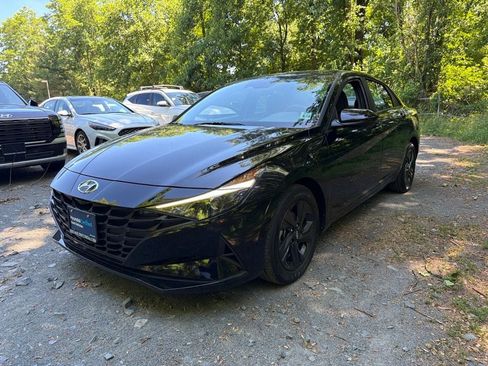 Certified 2023 Hyundai Elantra SEL FWD image 1