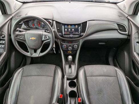 Used 2021 Chevrolet Trax LT AWD/4WD image 25