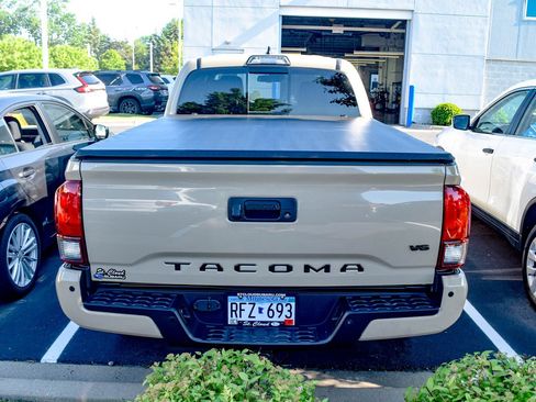 Used 2019 Toyota Tacoma TRD Off-Road w/ Technology Package AWD/4WD image 6