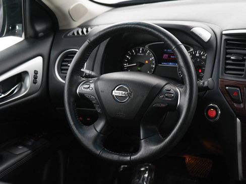 Used 2020 Nissan Pathfinder Platinum AWD/4WD image 15