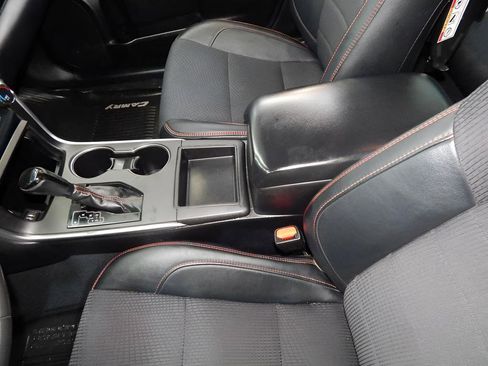 Used 2017 Toyota Camry SE image 20