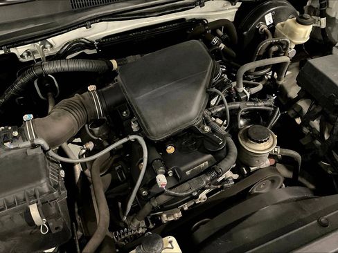 Used 2018 Toyota Tacoma SR RWD image 30