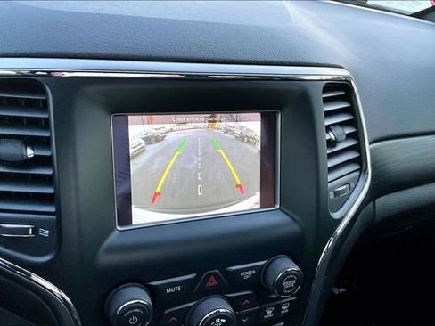 Used 2020 Jeep Grand Cherokee Laredo image 11