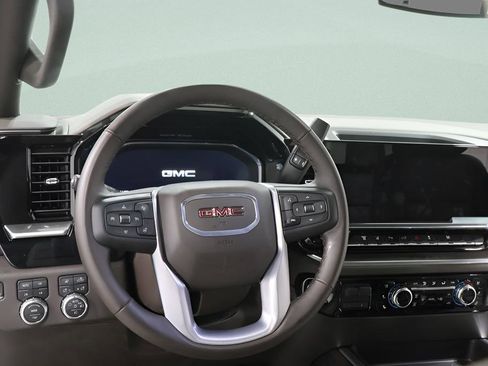 Used 2025 GMC Sierra 2500 SLT w/ SLT Convenience Package AWD/4WD image 9