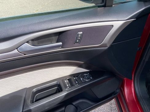 Used 2019 Ford Fusion SE w/ Equipment Group 151A FWD image 14