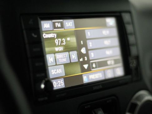 Used 2018 Jeep Wrangler Unlimited Sahara AWD/4WD image 19