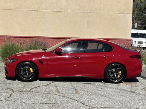 Used 2017 Alfa Romeo Giulia Quadrifoglio image 4