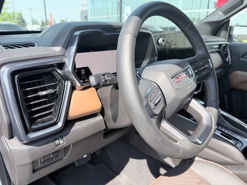 Used 2024 GMC Canyon AT4 w/ AT4 Premium Package AWD/4WD image 17