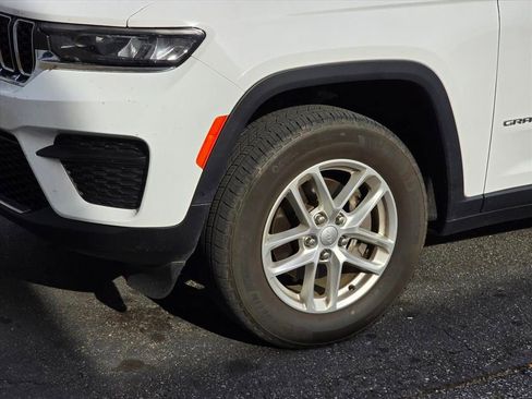 Used 2023 Jeep Grand Cherokee Laredo w/ Trailer Tow Prep Group (B) AWD/4WD image 16