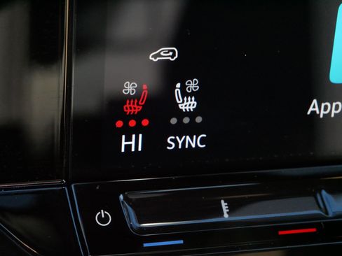 Certified 2025 Volkswagen Atlas Cross Sport SE w/ Panoramic Sunroof Package image 27