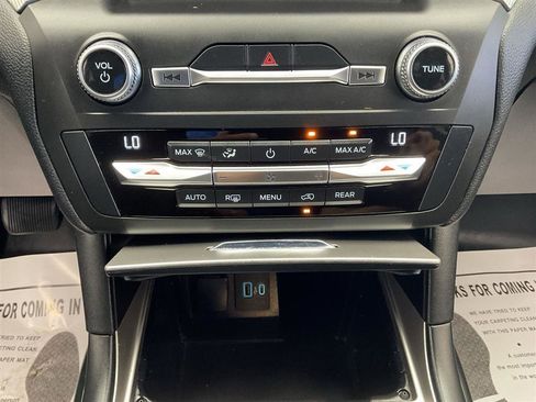 Used 2020 Ford Explorer XLT image 22