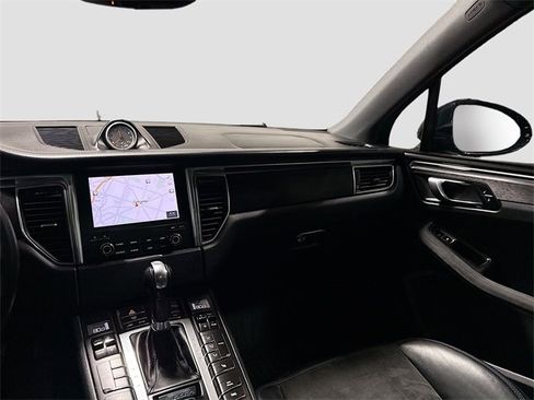 Used 2018 Porsche Macan GTS image 26