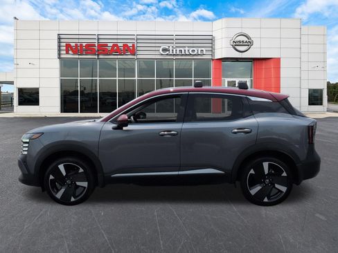 Used 2025 Nissan Kicks SR w/ Illumination Package FWD image 6