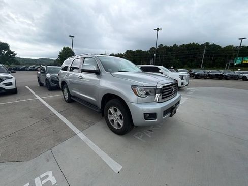 Used 2022 Toyota Sequoia SR5 AWD/4WD image 10