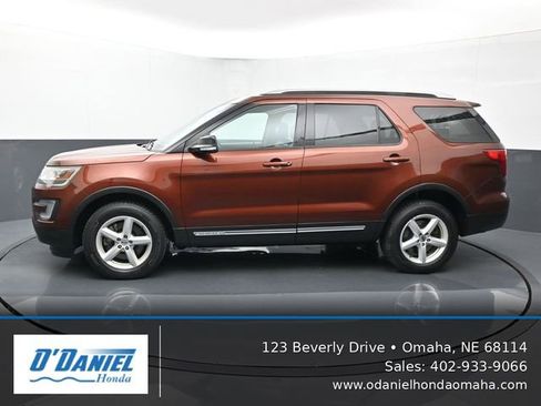 Used 2016 Ford Explorer XLT w/ Equipment Group 202A AWD/4WD image 2