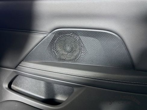 Used 2024 BMW 430i Convertible image 32