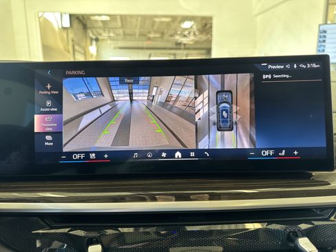 Used 2024 BMW X7 xDrive40i w/ Premium Package image 27