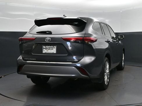Used 2023 Toyota Highlander Platinum FWD image 7