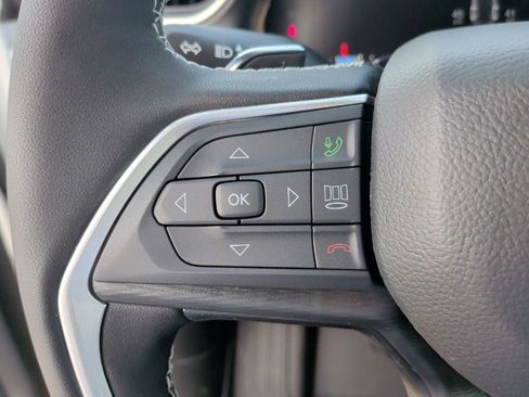 New 2025 Jeep Grand Cherokee Altitude image 17