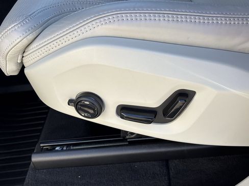 Used 2025 Volvo XC90 T8 Ultra image 18