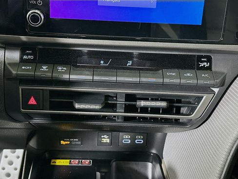Used 2025 Toyota Camry SE FWD image 23