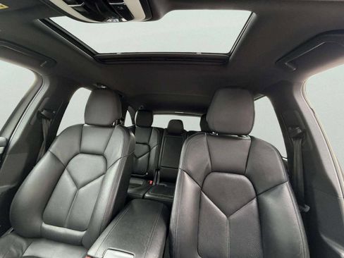 Used 2015 Porsche Cayenne S image 18