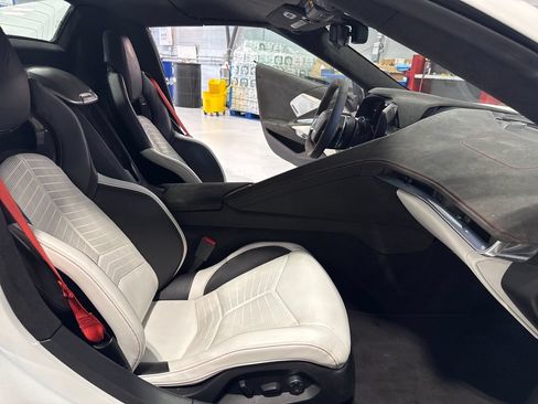 Used 2023 Chevrolet Corvette Stingray Premium Conv w/ Z51 Performance Package RWD image 38