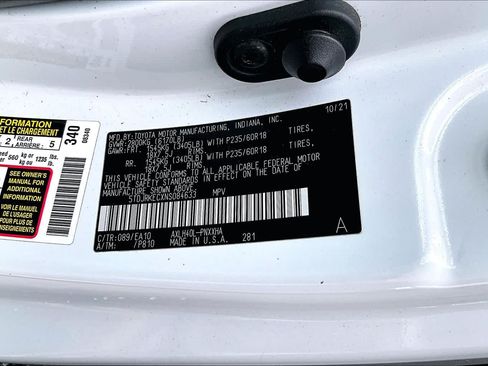 Used 2022 Toyota Sienna XLE w/ XLE Plus Package FWD image 36