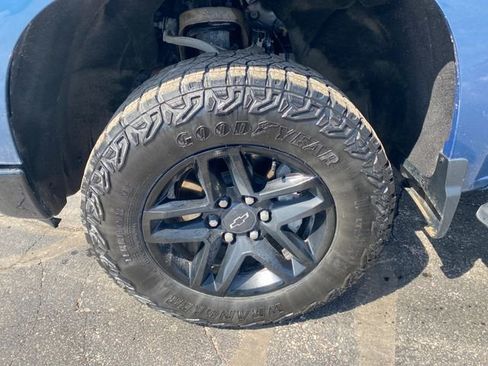 Used 2024 Chevrolet Silverado 1500 LT Trail Boss w/ Convenience Package II AWD/4WD image 15