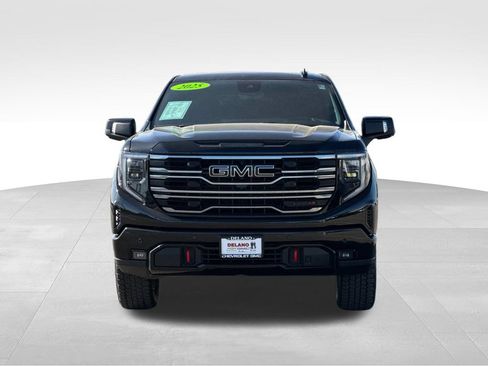 Used 2025 GMC Sierra 1500 AT4 w/ AT4 Premium Package AWD/4WD image 8