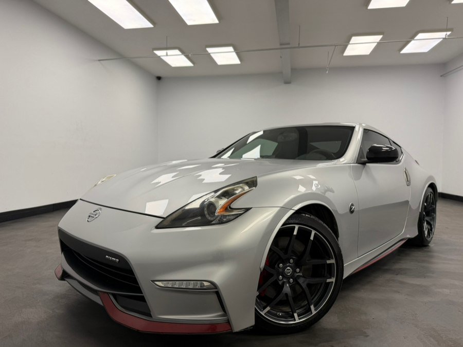Used 2018 Nissan 370Z NISMO RWD image 4
