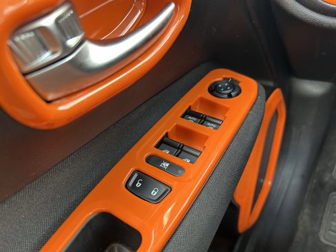 Used 2018 Jeep Renegade Latitude AWD/4WD image 22