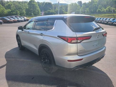 Used 2022 Mitsubishi Outlander SE FWD image 3