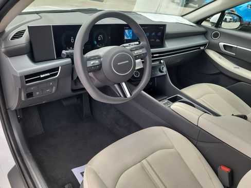 Used 2025 Hyundai Sonata SEL FWD image 17