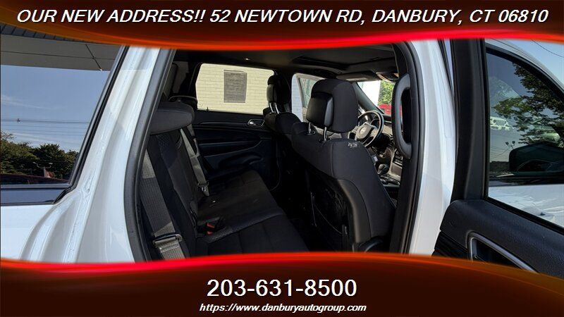 Used 2019 Jeep Grand Cherokee Laredo AWD/4WD image 25