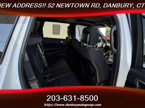 Used 2019 Jeep Grand Cherokee Laredo AWD/4WD image 25