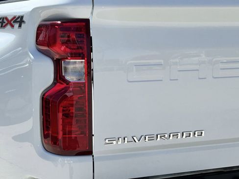 Used 2025 Chevrolet Silverado 2500 LT w/ Convenience Package image 7