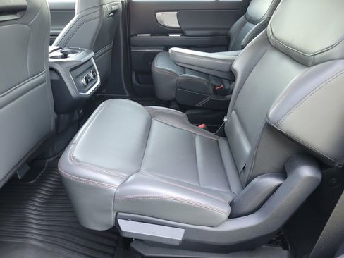 Used 2025 Ford Expedition Active image 10