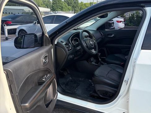 Used 2018 Jeep Compass Limited w/ Navigation Group AWD/4WD image 9