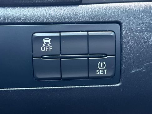 Used 2017 MAZDA MAZDA3 Sport w/ Preferred Equipment Package image 28