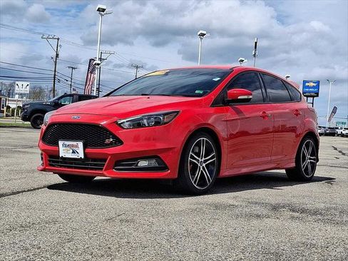 Used 2016 Ford Focus ST w/ Equipment Group 402A FWD image 4