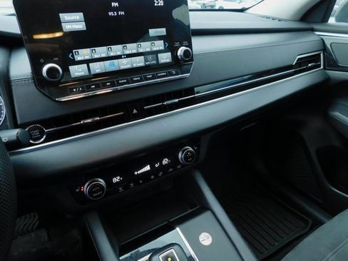 Used 2024 Mitsubishi Outlander SE image 31