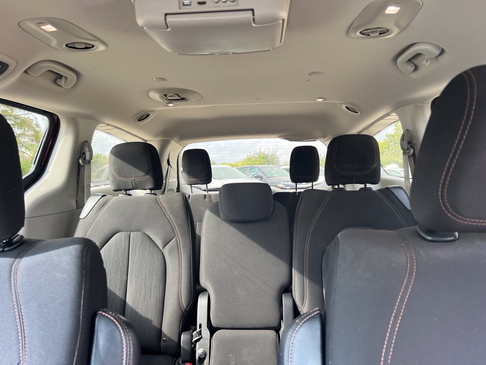 Used 2018 Chrysler Pacifica Touring Plus w/ Tire & Wheel Group FWD image 36