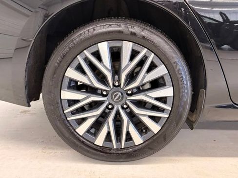 Used 2025 Nissan Altima 2.5 SV FWD image 7