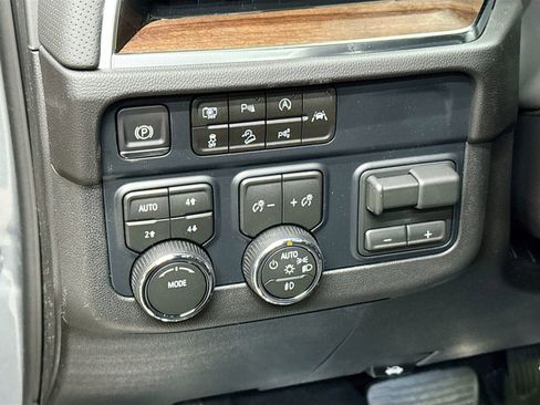 New 2026 Chevrolet Suburban High Country w/ Sun And Tow Package AWD/4WD image 11
