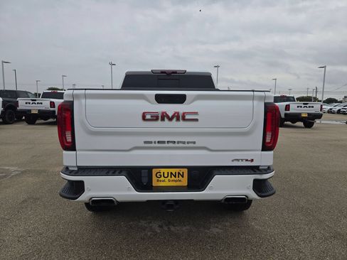 Used 2021 GMC Sierra 1500 AT4 w/ AT4 Value Package AWD/4WD image 4